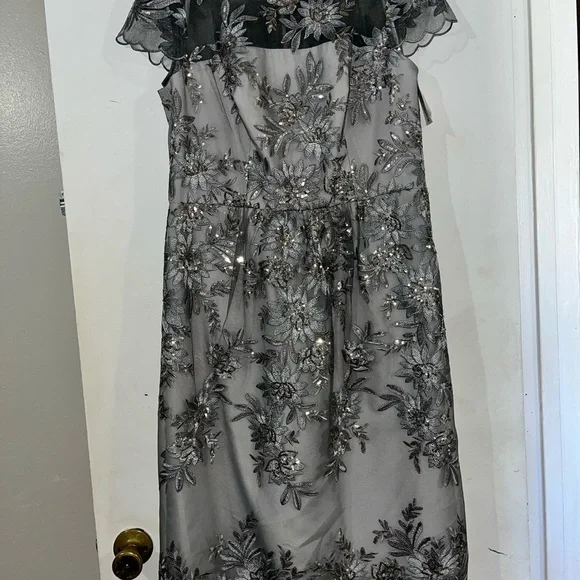 NWT Oleg Cassini Stunning Silver Floral Dress - Picture 2 of 5